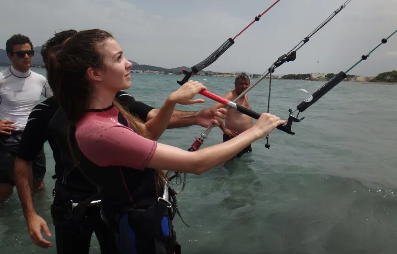 4 steering your kite learn kitesurfing in July in Pollensa mallorca kiteschool com