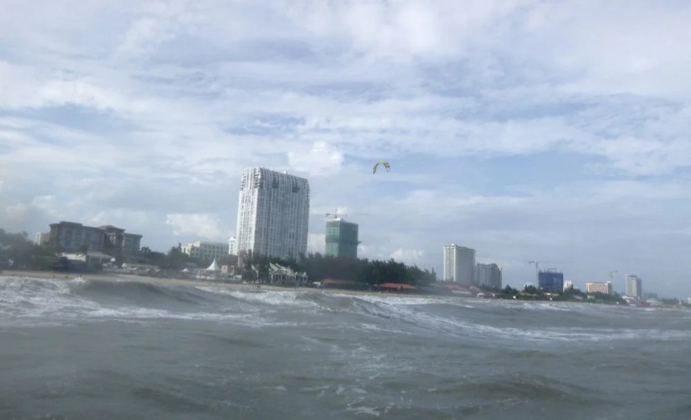kitesurfing in Bai Sau