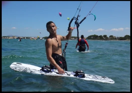 2 Flysurfer-XL bestes Einsteiger-Kiteboard für sanften Wind auf Mallorca