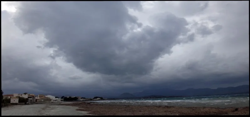 5 desde Es Barcares noroeste nublado y racheado