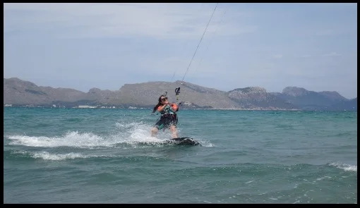Asociación Aprende a Navegar Curso de kitesurf Google maps en junio nuestra chica Marta