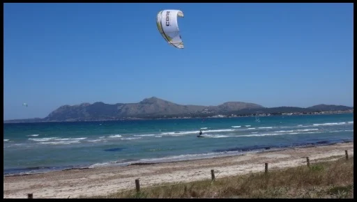 Kitesurfing in May Mallorca kiteschool kitespot Pollentia Club Resort