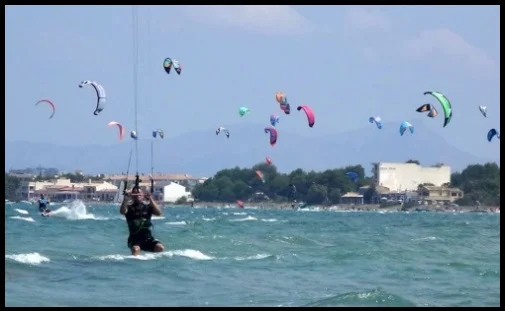 Sa Marina kitesurfing in July best kite courses in Mallorca Mallroca kiteschool com