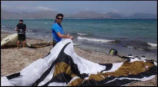 1 filling the kite foil with air Asociacion Aprende a Navegar July