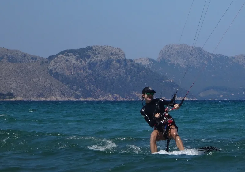 13 kitespot Mallorca Pollensa Bay kite course en junio flysurfer kiteschool