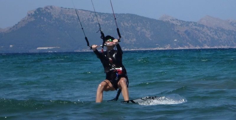 16 besten Kite-Unterricht für Anfänger in Mallorca Kite-Kurs im Juni