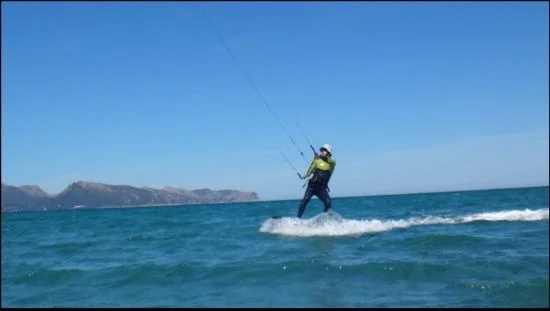 2 Cornelius es una persona deportista viento en Mallorca