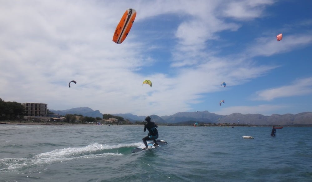3 Pulse 2 kitesurfen schule auf Mallorca flysurfer