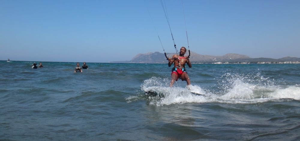 3 passing in front of some astonished eyes mallorca kiteschule