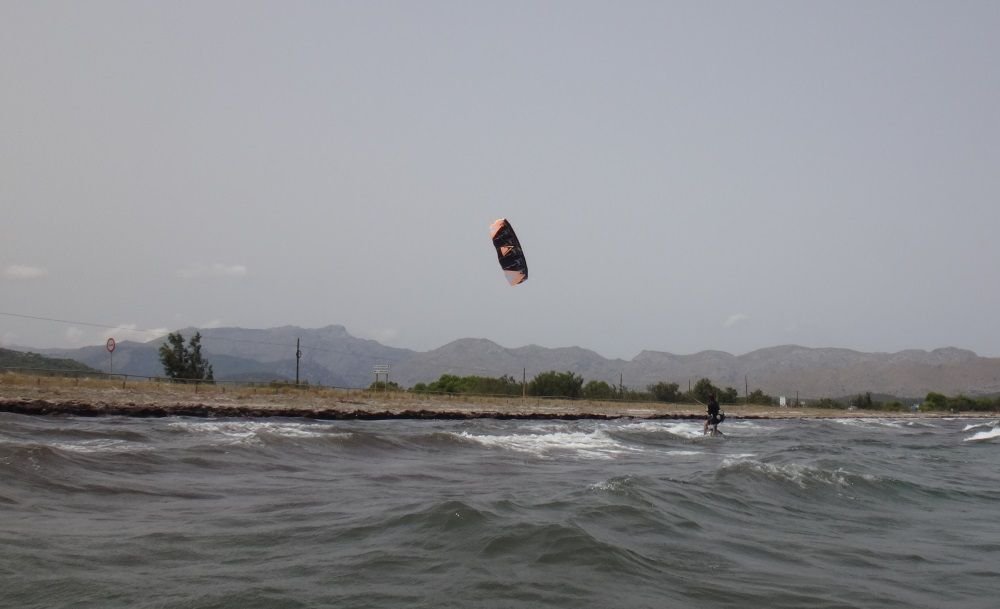 4 300 m enfern kitesurfschule mallorca Alcudia Gemeinde in Mai