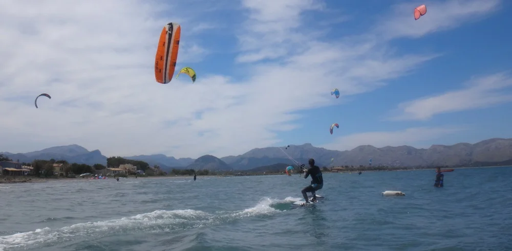 4 kitesurfing coralie riding flysurfer kiteboard Mallorca