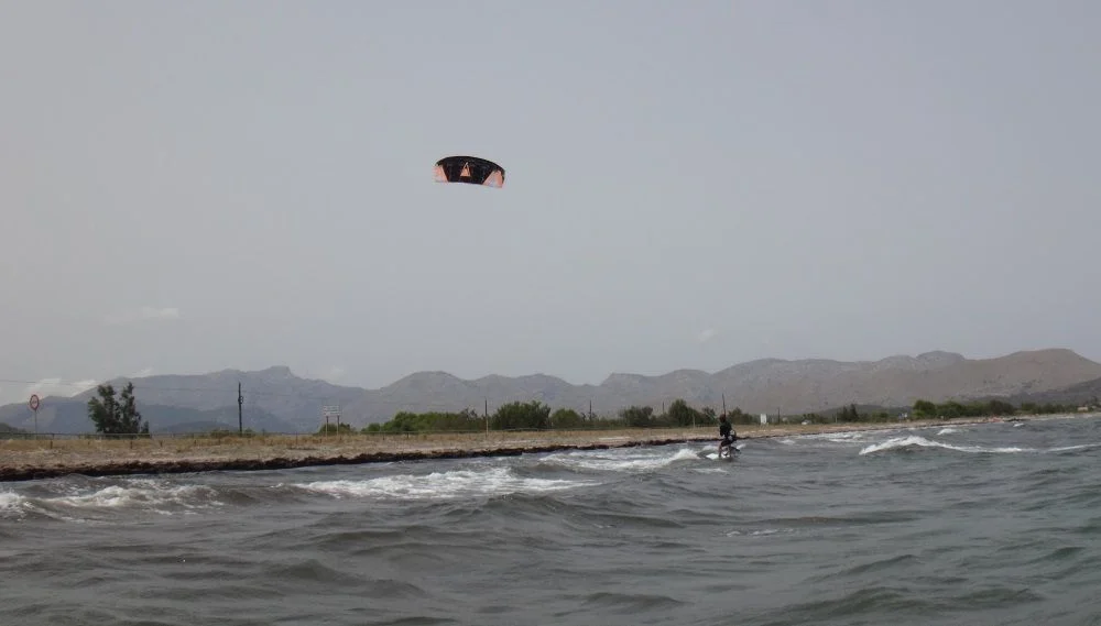 5 400 m von ihrem Ausgangspunkt Kitesurfen Mallorca Katy Waterstart