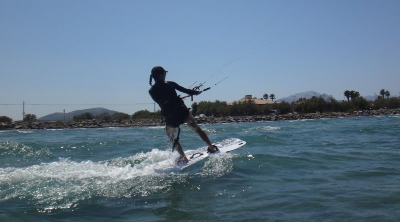 5-Kitesurf-Unterricht Mallorca Kiteschool Portblue Club im Juni
