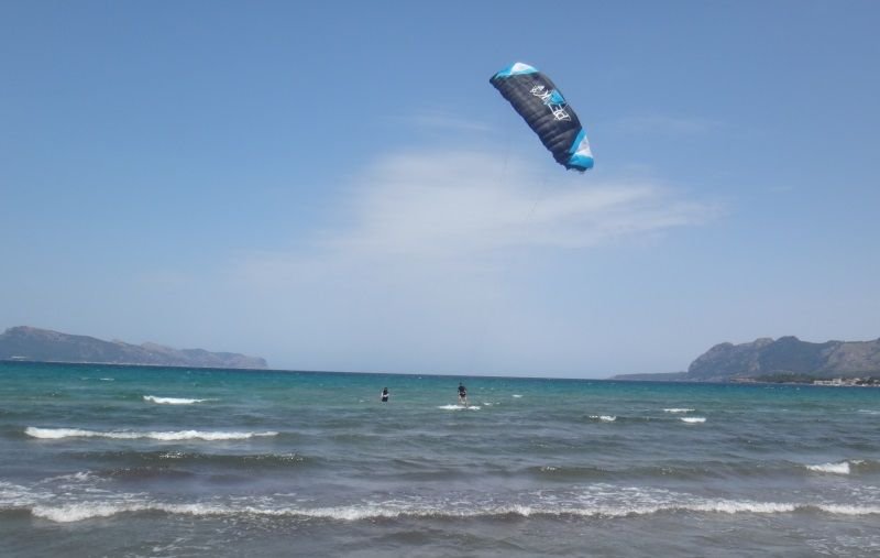 6-Kitesurf-Unterricht Mallorca stehrevier Wind im Juni in Sa Marina
