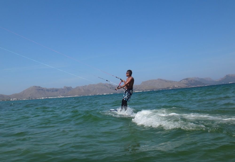 6 gaining meters away kitesurfing lessons mallorca