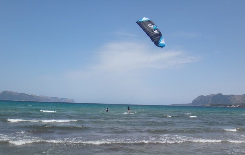 6-kitesurfing lessons Mallorca wind in June at Sa Marina