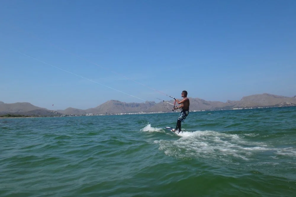 7 Saleh is gaining distance kitesurfen mallorca