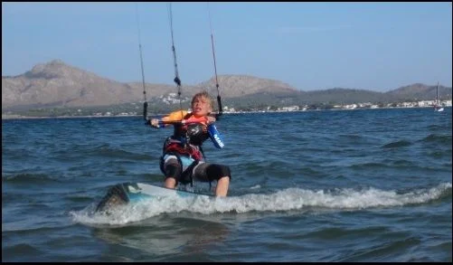 7 aprender kitesurf en Palma de Mallorca kitesurfing mallorca escuela de kite en Julio