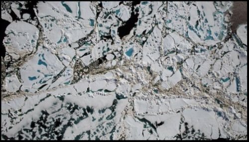 Abnormal temperatures melts big ice parts of the North Pole