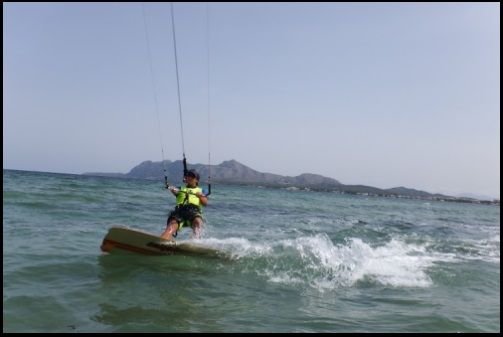 Der 21 Mts Flysurfer Speed ​​3 Deluxe ist der Motor mallorca kiteschool com