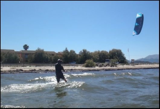 Mandy und Patrick in beide Richtungen kitesurfen konnten kitekurs auf Mallorca im Juni
