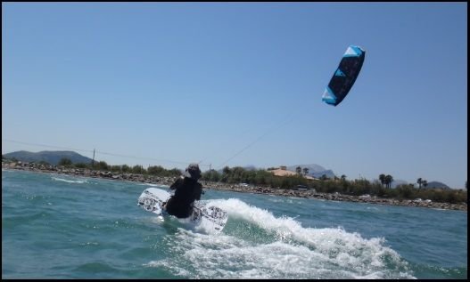 Thermalwind namens Embat mallorca kiteschool kitekurse im Juni mit Mandy