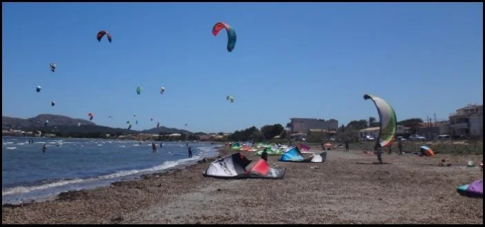 eine authentische Legion aufgeregter Kiter mallorca kiteschule in May
