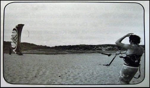 internationales Zeichen, um Hilfe zu bitten, indem Sie Ihren Drachen landen