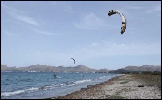 um die leichtesten Brisen der Insel Mallorca herauszufordern.