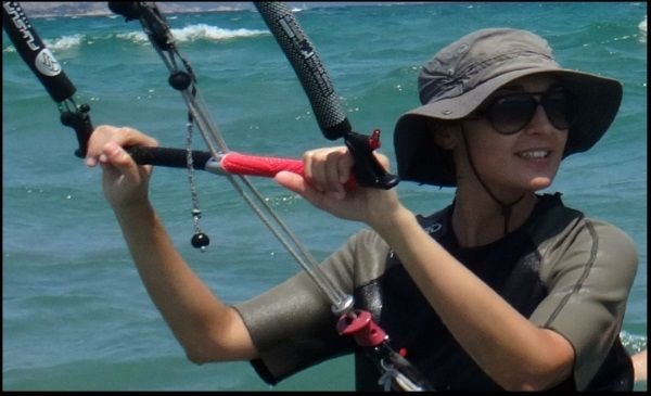 unser Kite-Star Christia mallorca kiteschool com Kitesurfschule Mallorca