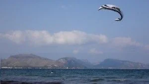 10 steering the kite flysurfer Lotus 12 mts kiteschool in Mallorca