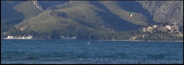2 Mallorca kiteschule sagt können Sie vielleicht jemand mit einem Boot kontaktieren