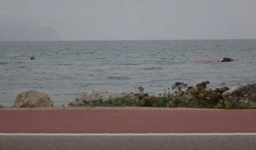 beim Kitesurfen auf nur 1 oder 2 Knoten, so dass nichts mehr vom Himmel fällt