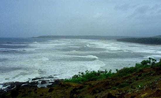 6 anapatipulep playa en un dia de tormenta