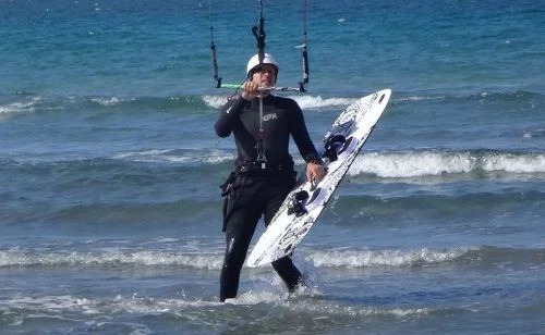 1 kitesurfing mallorca in Juni www mallorcakitesschool com kitesurfkurs Eze in Pollensa Bucht