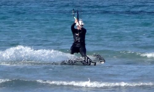 11 volle Geschwindigkeit in nur 7 Knoten Wind in Mallorca www mallorca kiteschool com