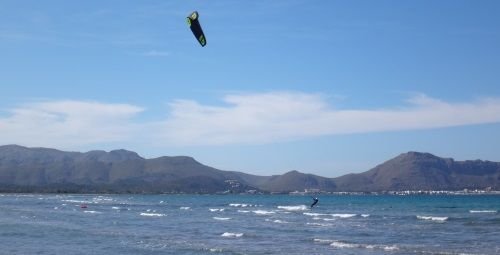 3 kitesurf school in mallorca in Juli learn kitesurf with flysurfer