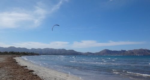 4 mallorca kitespot kitesurfkurse phantastische pollensa bucht in Mai www mallorcakiteschool com