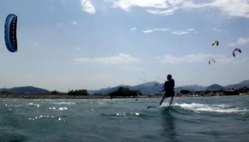 5 kiteschool in Mallorca flysurfer Peak Alcudia