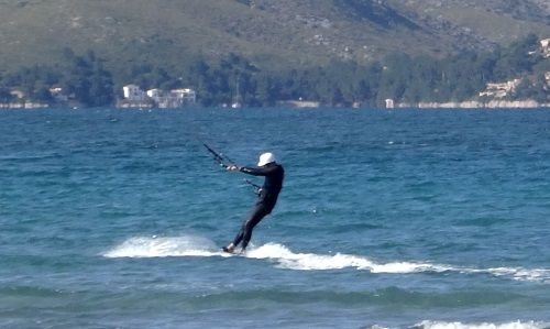7 Kitesurfing in May in Mallorca wind in Pollensa Bay