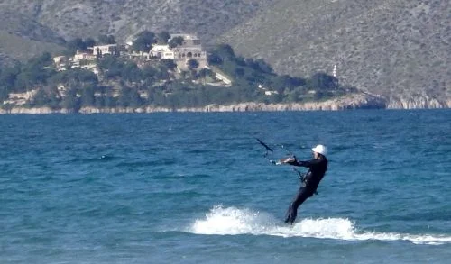 9 la Fortaleza Hafen von Pollensa Kite-Unterricht auf Mallorca Eze mit Sonic FR