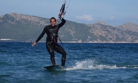 kite students mallorca kitesurfing school downwind from Es Barcares