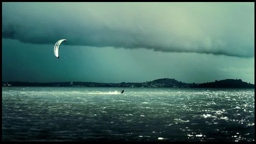 5 kitesurfing under a storm electric static which you don't wish to yourself - mallorca kiteschool