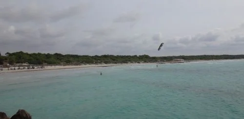 foto of the whole Playa de Sa Rapita from the wave breaker of club nautico