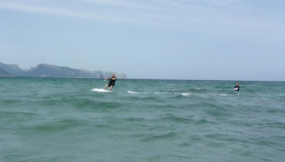 riding away and in total control kitesurfing Mallorca kite lessons with Tomeu