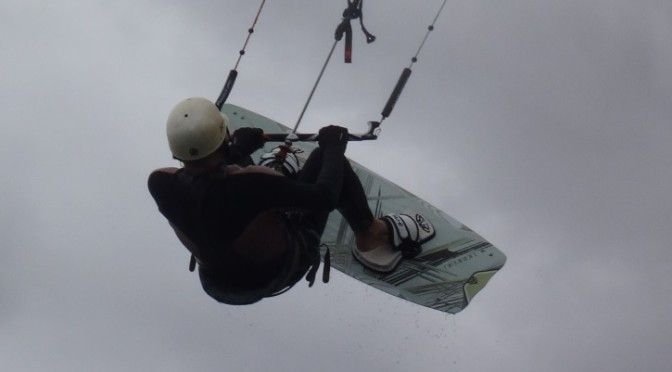 3 Kiten sprünge Kitesurfen auf Mallorca Juli