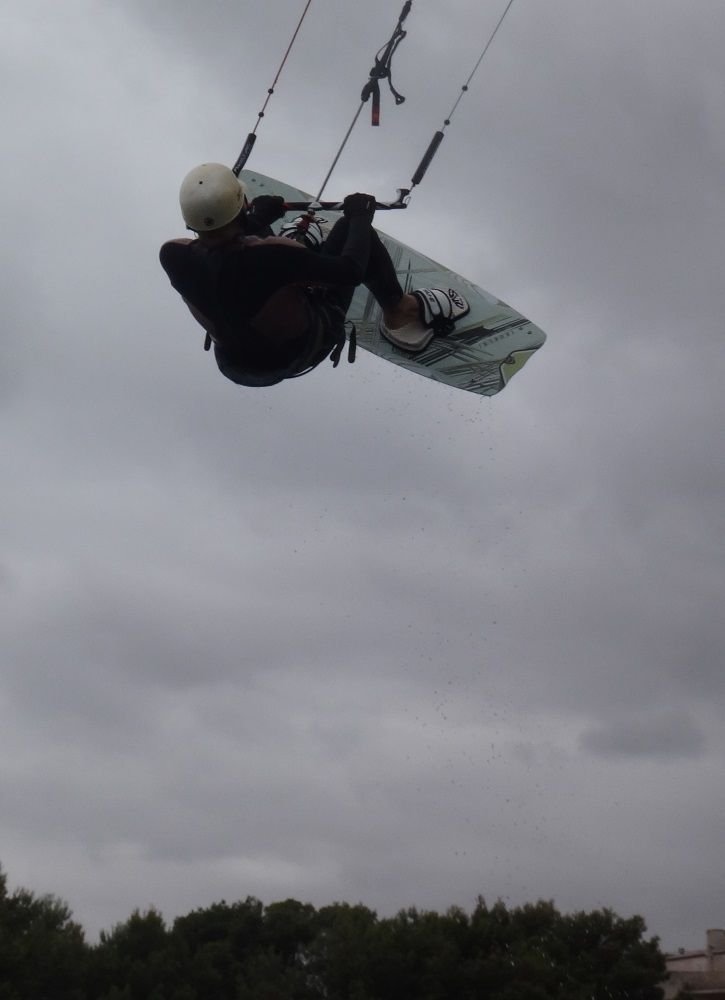 4 wieder in der luft - kitesurfen auf mallorca im Juli