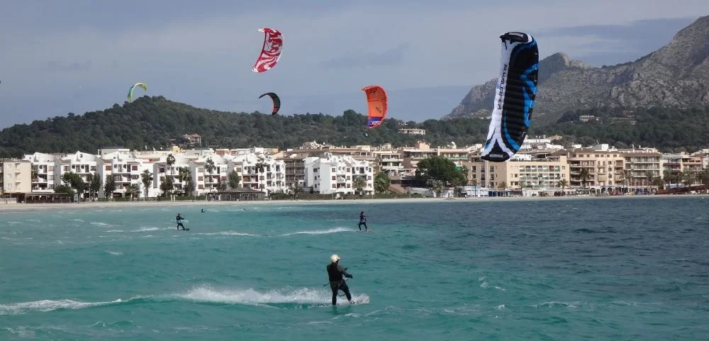 kitesurfing among other kiters
