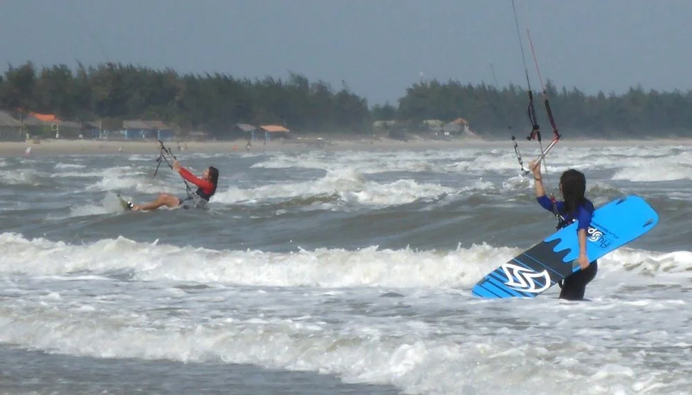 best kitespot Asia - kitesurfing lessons Vietnam in December