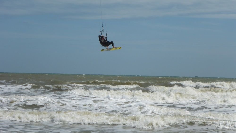 kiten lernen auf Vietnam - Ho Chi MInh kiteschule in October
